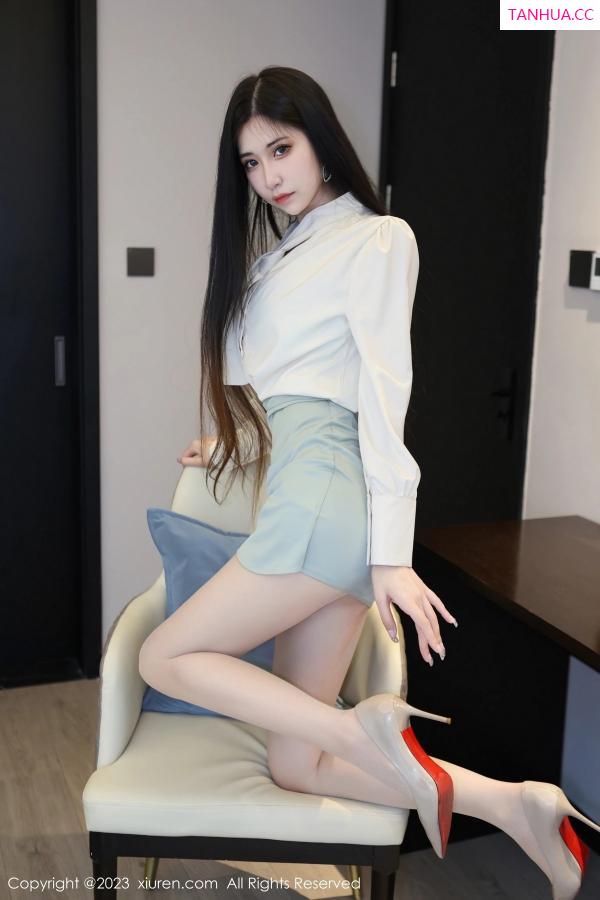 林依娜  [XiuRen]高清写真图 2023.04.10 No.6547 依娜Yina 短裙美腿第17张图片
